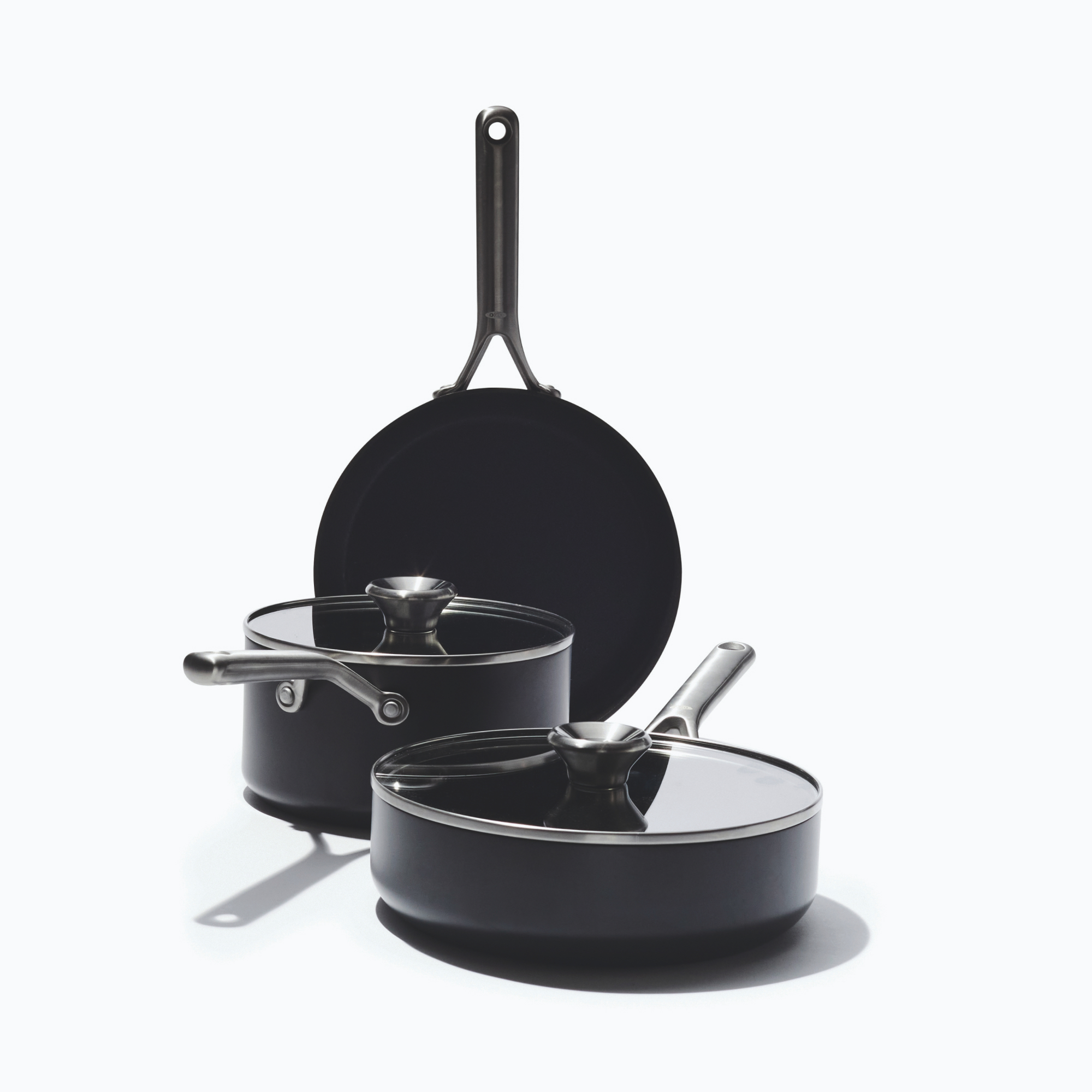 OXO Ceramic Professional 5-teiliges Starter-Set – Essentials für jeden Tag OXO Ceramic Professional 5-teiliges Kochgeschirr-Set mit Deckeln auf weißem Hintergrund