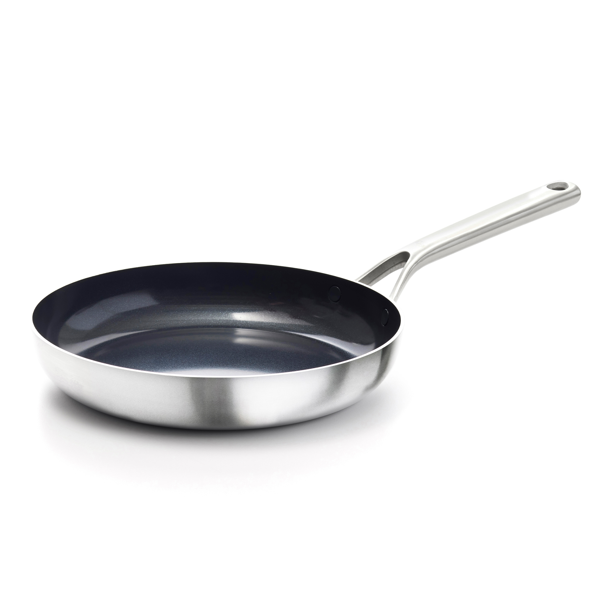 OXO Mira Tri-Ply Edelstahl 26 cm Bratpfanne – Keramik-Antihaft OXO Mira 26 cm Keramik-Antihaft-Bratpfanne mit Tri-Ply Edelstahlkörper auf weißem Hintergrund