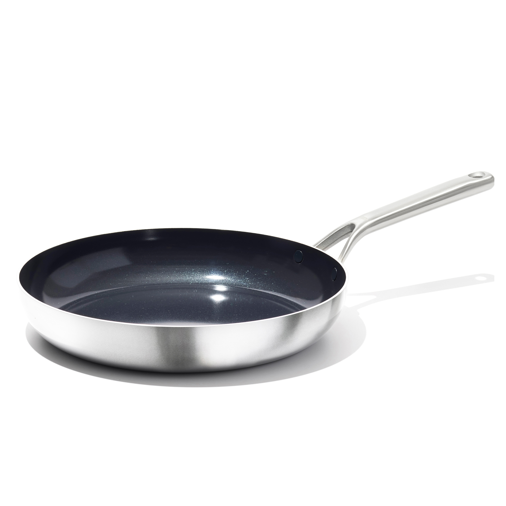 OXO Mira Tri-Ply Edelstahl 30 cm Bratpfanne – Keramik-Antihaft OXO Mira 30 cm Keramik-Antihaft-Bratpfanne mit Tri-Ply Edelstahlkörper auf weißem Hintergrund