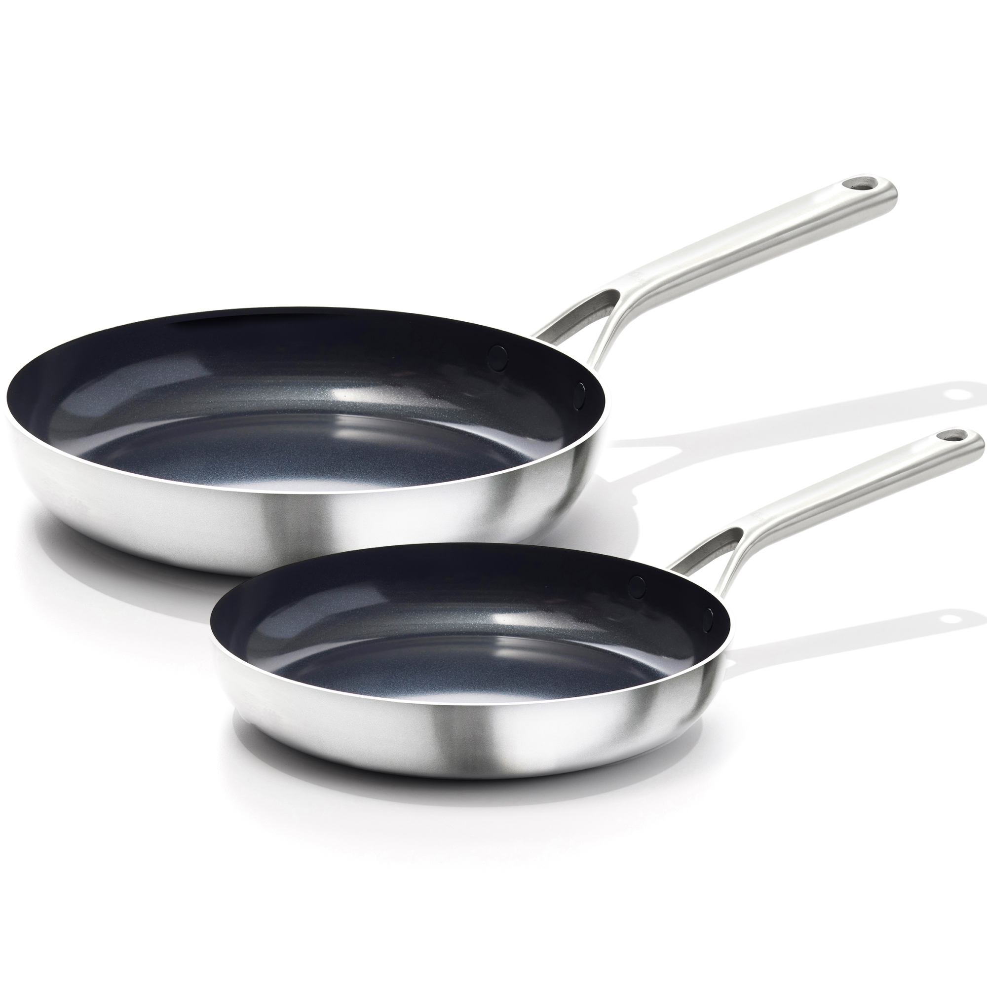 OXO Mira Keramik-Bratpfannen-Set 20 cm + 26 cm — ProduktbildOXO Mira Keramik-Bratpfannen-Set 20 cm + 26 cm — Produktbild OXO Mira Keramik-Bratpfannen-Set mit 20 cm und 26 cm Pfannen, Edelstahlkörpern und Keramik-Antihaft-Innenflächen
