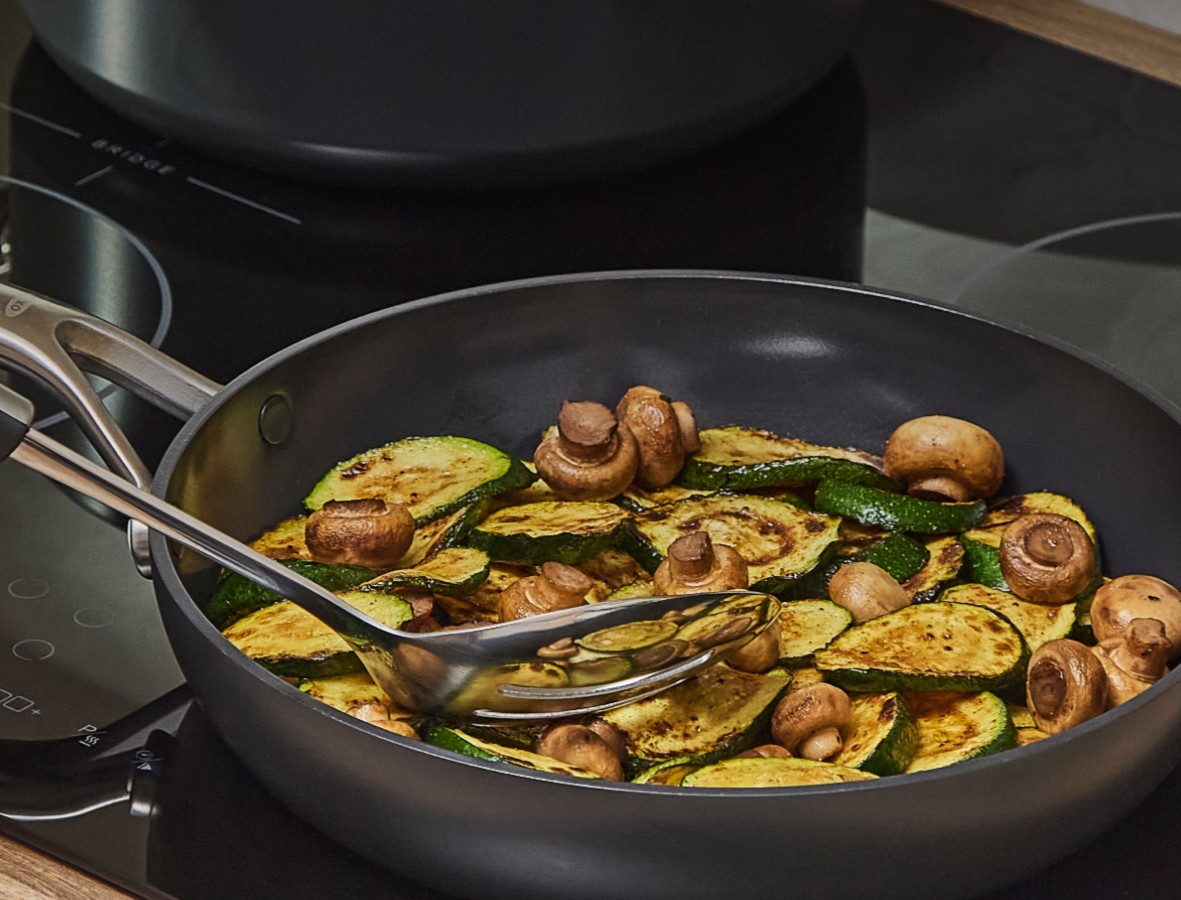 Ceramic Professional Non-stick Kochgeschirr. Gemacht für alle, die es genau nehmen.